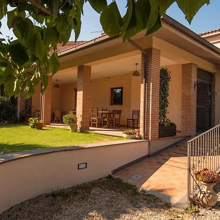 B&B Corte Degli Struzzi Pescia Romana Exteriör bild