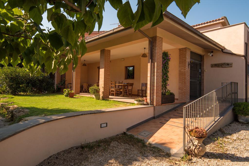 B&B Corte Degli Struzzi Pescia Romana Exteriör bild